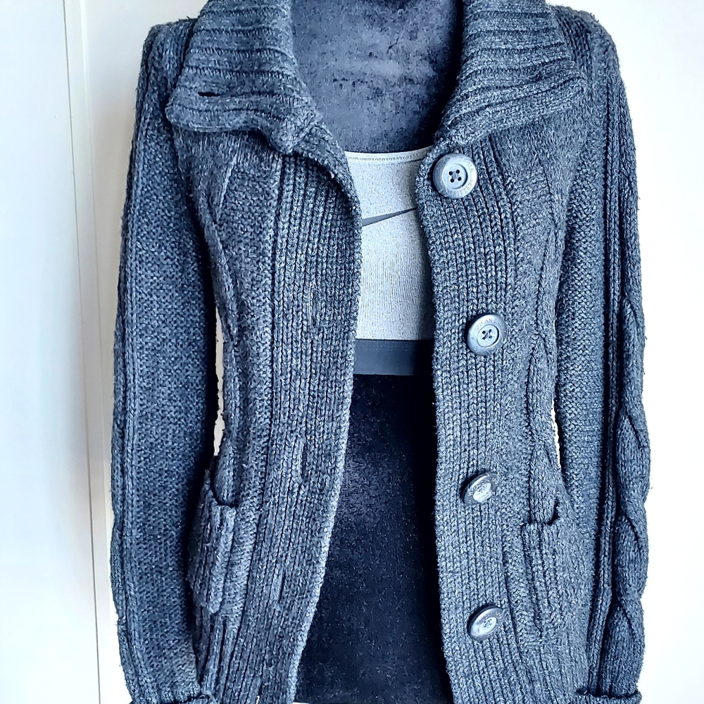 AMERICAN EAGLE BUTTON DOWN CARDICAN SWEATER